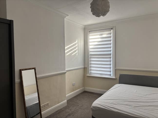 Large double bedroom in central harrow Main Photo
