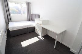 UC/PIP/ESA Double Room Bradford Main Photo