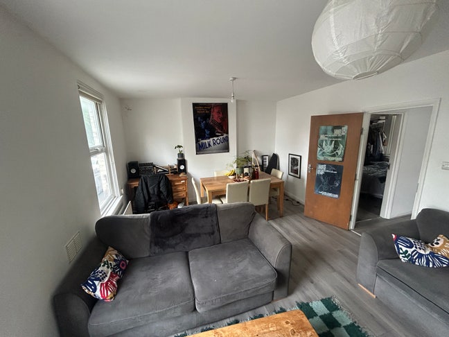  Spacious 3-bed in heart of Bethnal Green Main Photo