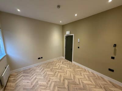 DSS-Studio Available in Ponders End Enfield EN3 Main Photo