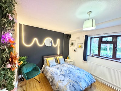 4 Bedrooms 5 minutes to King s Cross  Main Photo