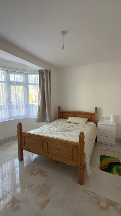 En-suite double bed room Main Photo