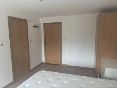 Studio Room to let in feltham Main Photo