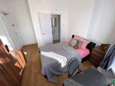 En-Suite room available Main Photo