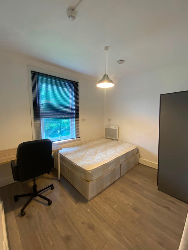 Great value Single & double bed bedsit Kilburn NW6 Main Photo