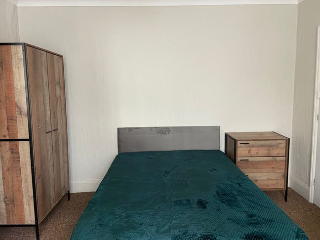 Double Room available 1st July all bills incl Main Photo