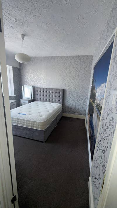 Three spacious double rooms available in a clean a Main Photo