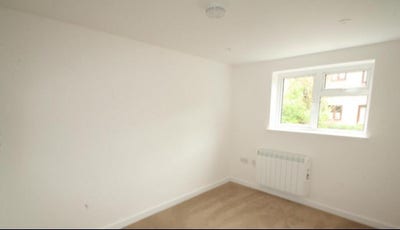 Unfurnished room with private shower & toilet&  Main Photo
