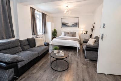 Stunning Rooms/Private Bathrooms-Exclusive Area Main Photo