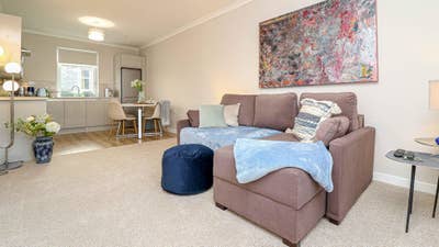 Modern And Cozy Apex Apartment Main Photo