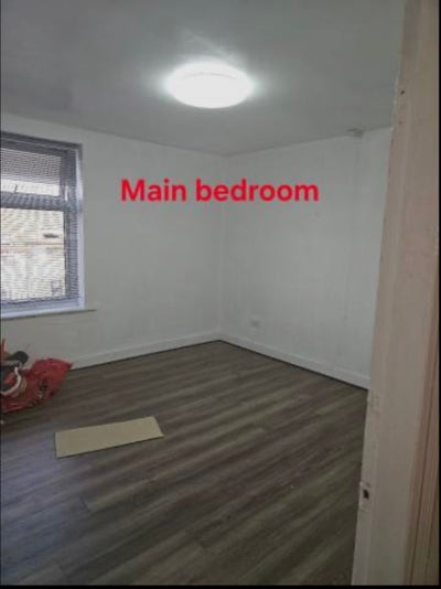 Fully Furnished- 3 Spacious Double and 1 Single Main Photo