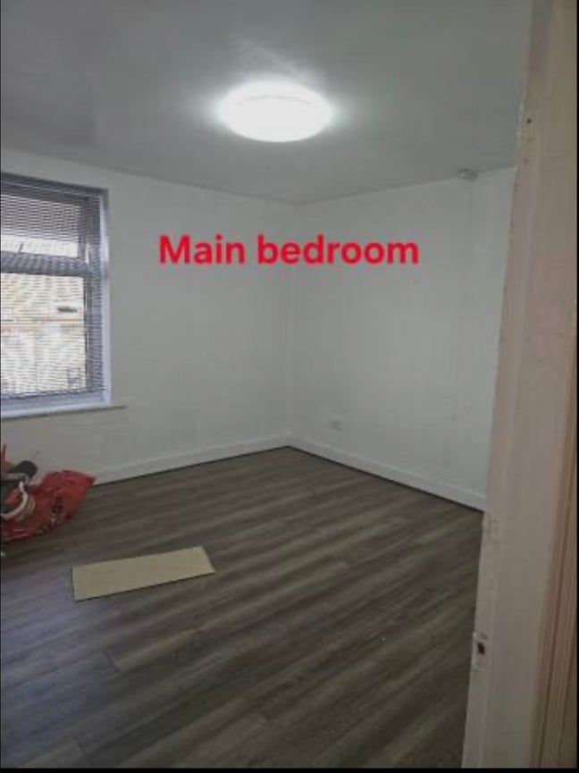 Fully Furnished- 3 Spacious Double and 1 Single Main Photo
