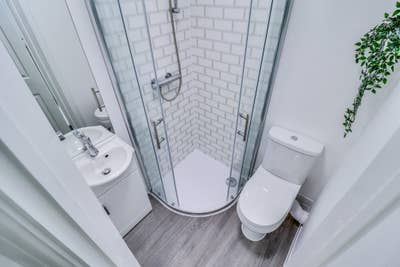 Large  Double En-Suite Room Available  Main Photo
