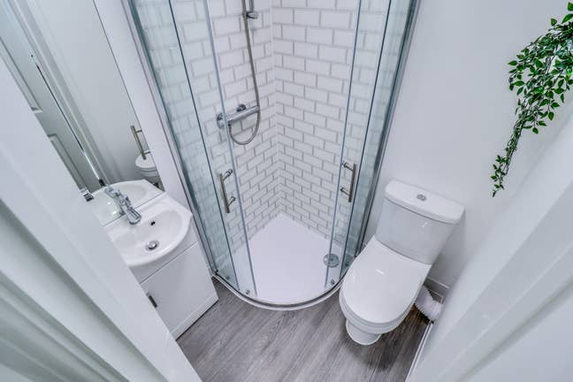 Large  Double En-Suite Room Available  Main Photo