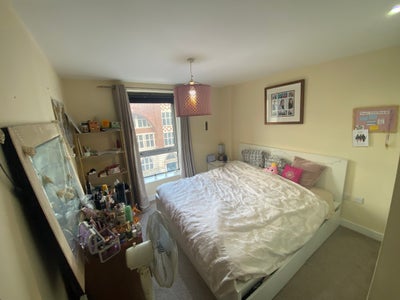 Spacious Ensuite room - bills & parking included Main Photo