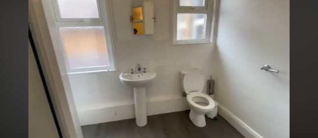 Very large double room available in Osney Main Photo