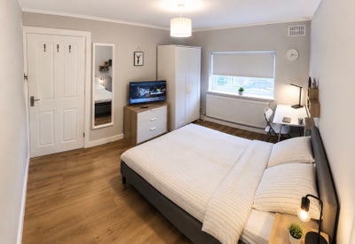 Cozy Double Room Available in a House with a Garde Main Photo