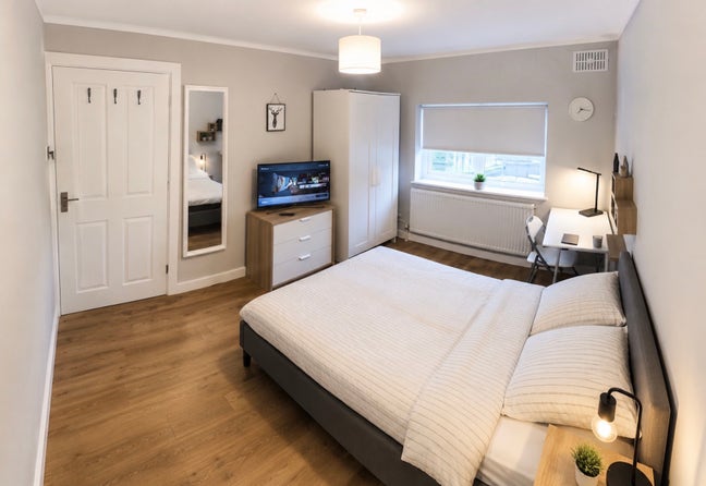 Cozy Double Room Available in a House with a Garde Main Photo