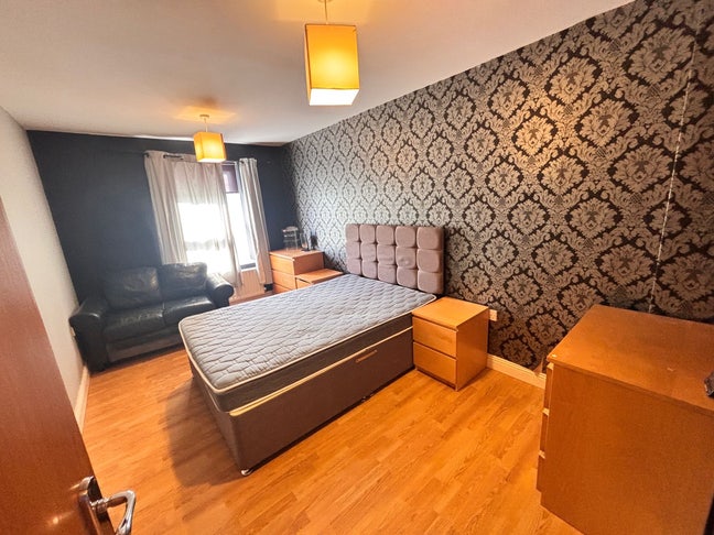 Room available  Main Photo