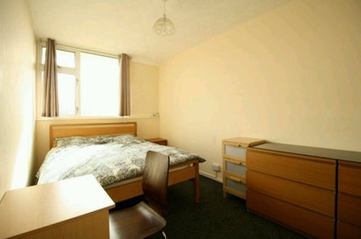 Large Dbl Room In Central Dorking All Bills Incl Main Photo