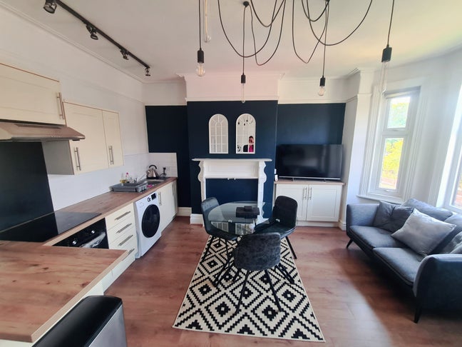 Spacious 1 Bed Flat in Victoria Park Main Photo