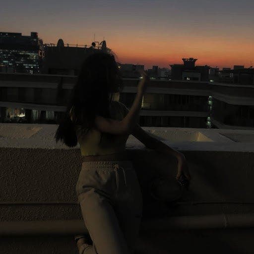 Professional Female seeks a single or double room Main Photo