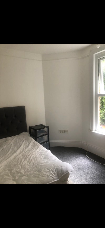 Room to rent close to Westcliff station  Main Photo