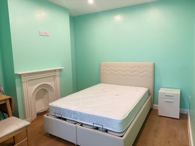 Modern En-Suite Studio on Vibrant Mill Road  Main Photo