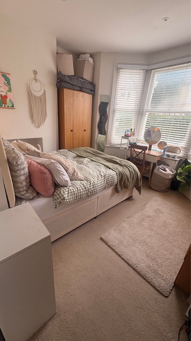 Looking for lovely girl to join our Fulham flat !  Main Photo
