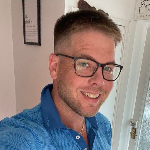 I am a male professional aged 35. I am lookin... Main Photo