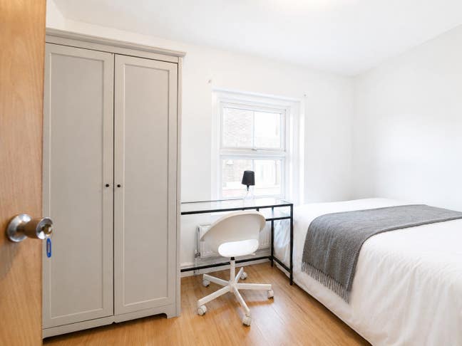 Cozy Room 3 Min to Elizabeth Line / Near Central Main Photo