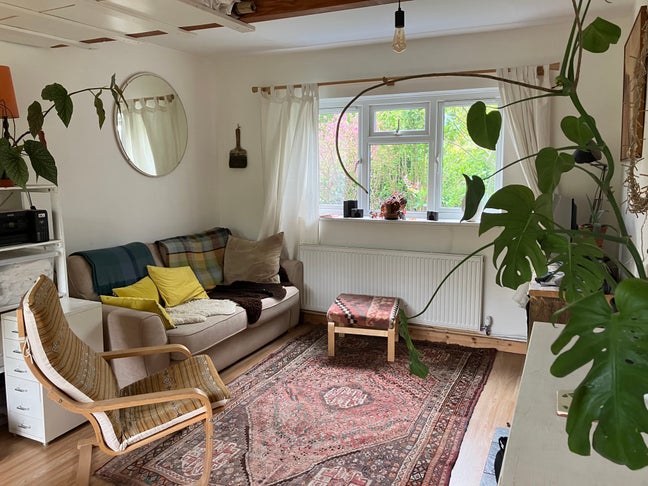 Garden facing double room in quiet close.  Main Photo