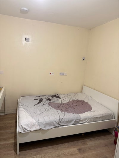 Room available  Main Photo