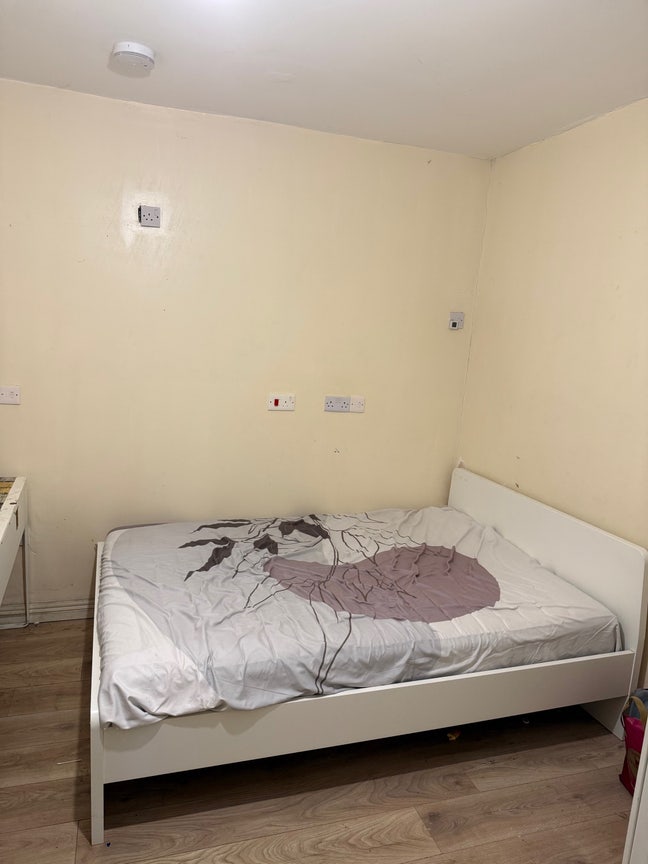 Room available  Main Photo