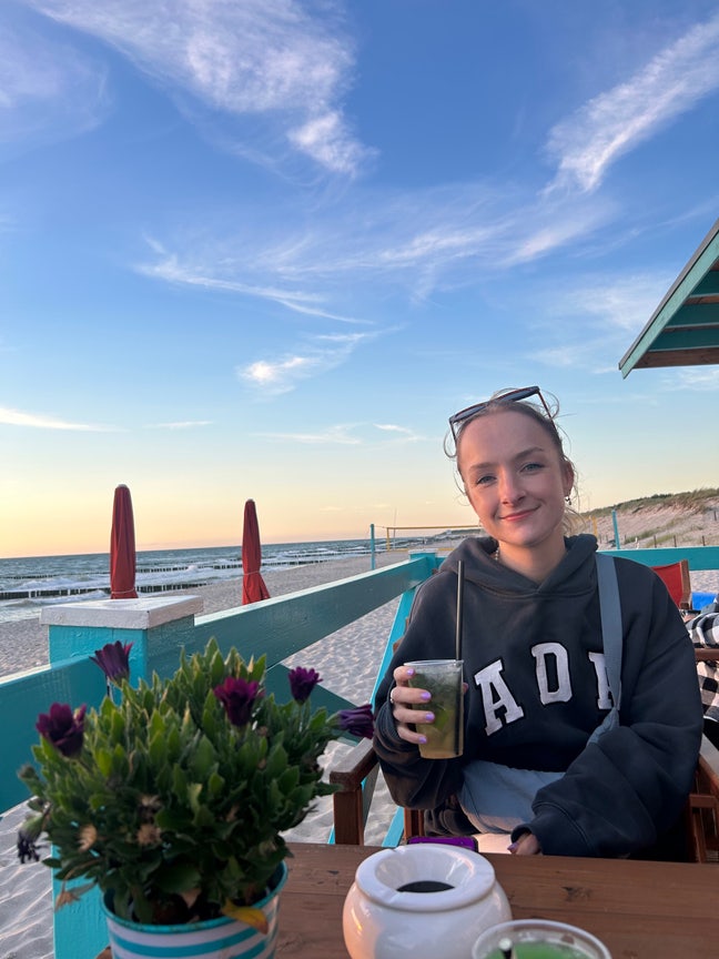 I am a 24 year old young professional who wil... Main Photo
