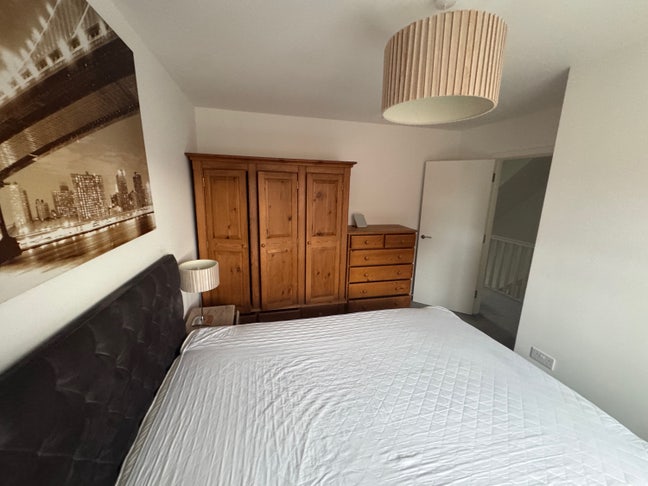 Bedroom to rent Main Photo