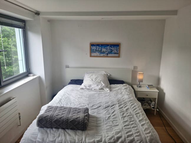 Spacious flat in ideal location Main Photo