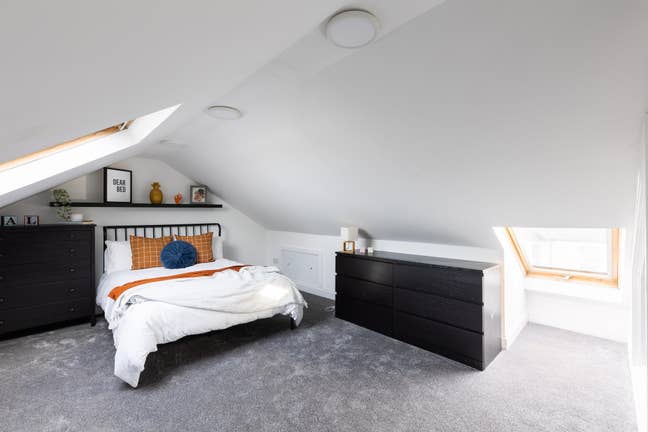 ~3 min walk to UHW~ all bills included Main Photo