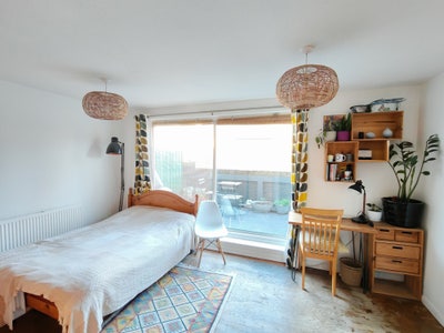 Short-term Spacious double with private patio. Main Photo