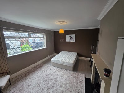 Enfield road Available  Main Photo