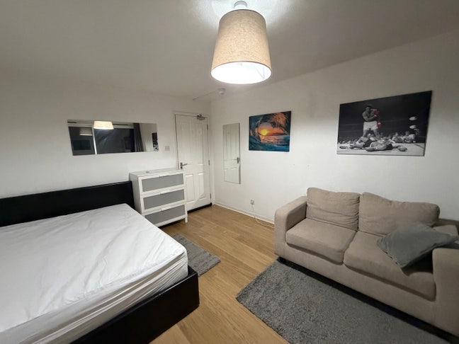 Rooms near MK University Hospital  Main Photo