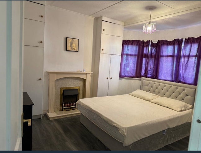 Two bedroom ground floor flat bills included  Main Photo
