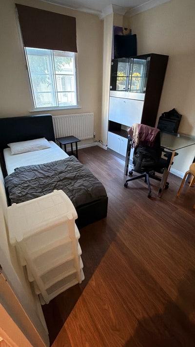 Spacious single room in Paddington.  Main Photo