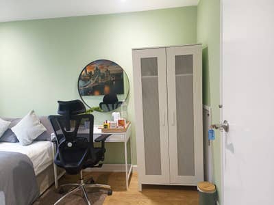 Newly Refurbished Private Ensuite Room  Main Photo