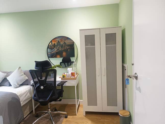 Newly Refurbished Private Ensuite Room  Main Photo