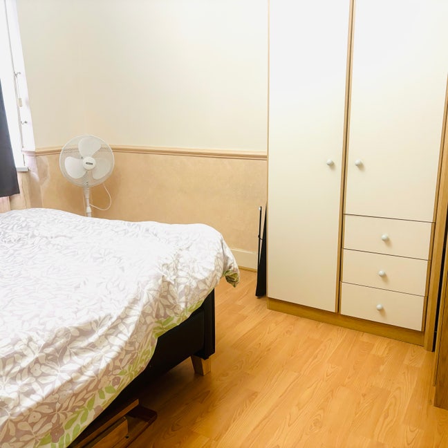 Women Only – Double  Room Available to Rent Main Photo
