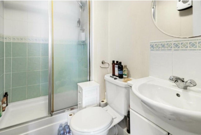 Ensuite room available  Main Photo