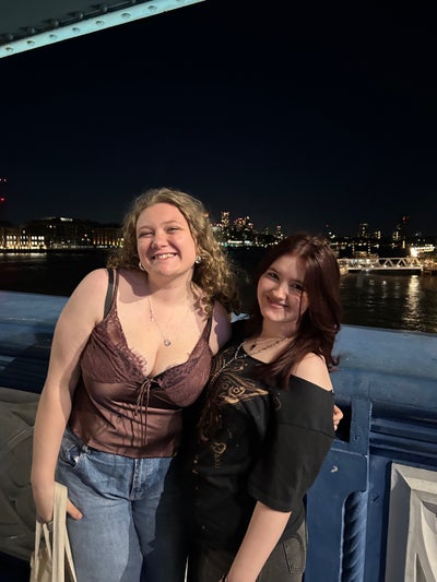 Two uni students looking for housemates  Main Photo