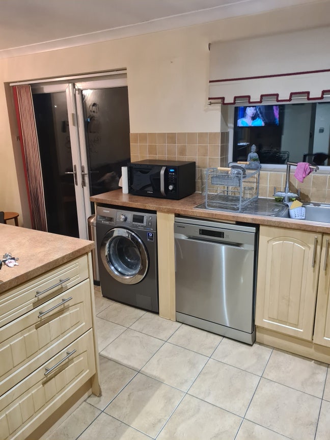 Double & single room availble Main Photo