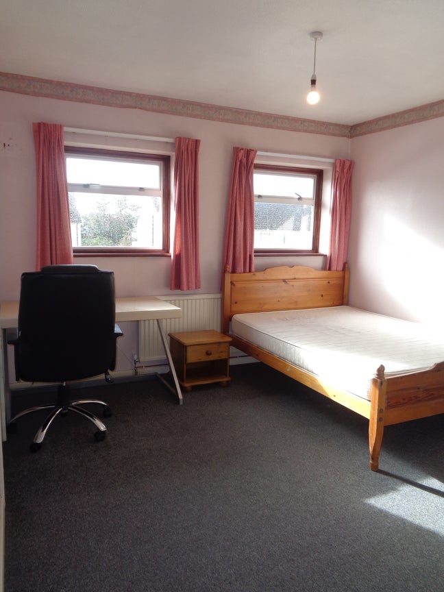 Room to rent in spacious shared house Main Photo